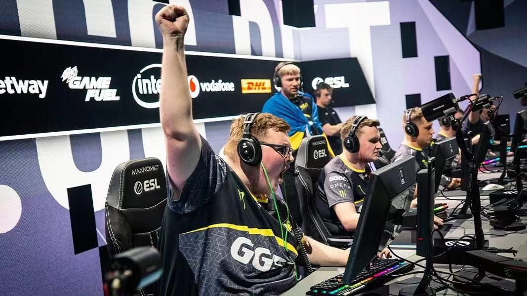 承担起更大 承担起更大